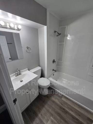 Main picture of 2557 Sullivant Ave