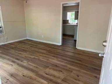 Main picture of 305 S Teehee Dr