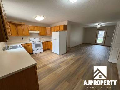 Main picture of 925 S Newcomb Ave