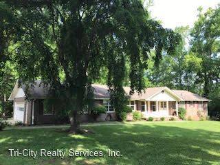 Main picture of 250 Lake Circle Dr