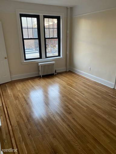 Main picture of 218 W 10th St