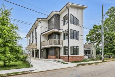 Main picture of 1130 E 14th St