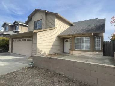 Main picture of 102 Vanessa St
