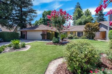 Main picture of 4933 W Grove Ave
