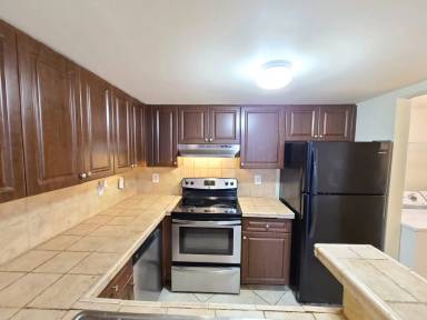 Main picture of 1727 Village Blvd