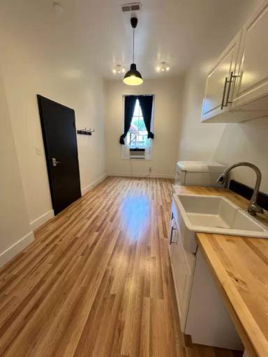 Main picture of 119 W Main St