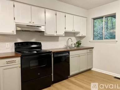 Main picture of 686 Cauthen Way