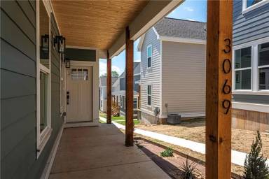 Main picture of 3069 W Tulsa St