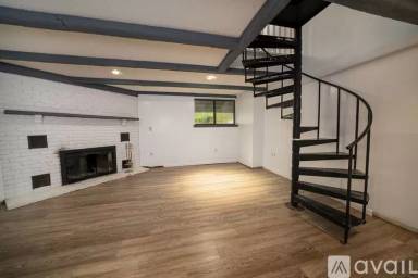 Main picture of 32 Saginaw Trl