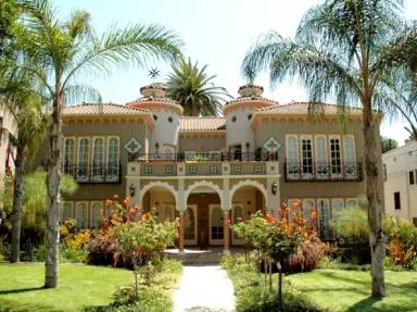 Main picture of 2260 N Beachwood Dr