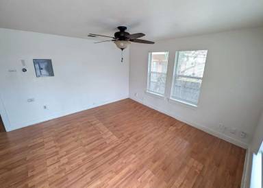 Main picture of 1910 E 21st St