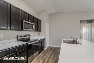 Main picture of 915 NE 2nd Ave