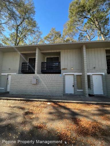 Main picture of 624 SW 70th Ter