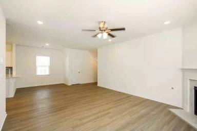 Main picture of 445 Brook Ave