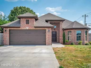 Main picture of 100 Kamarie Ln