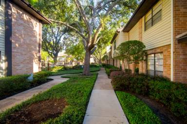 Main picture of 2528 Bering Dr