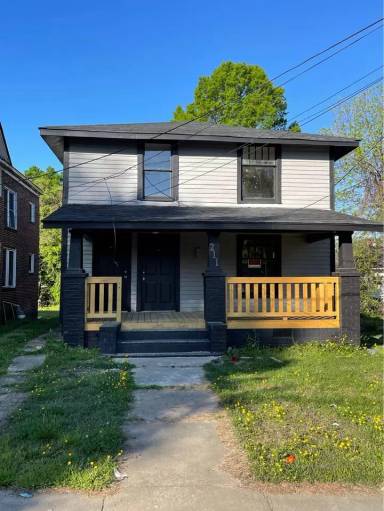 Main picture of 211 Oakwood St