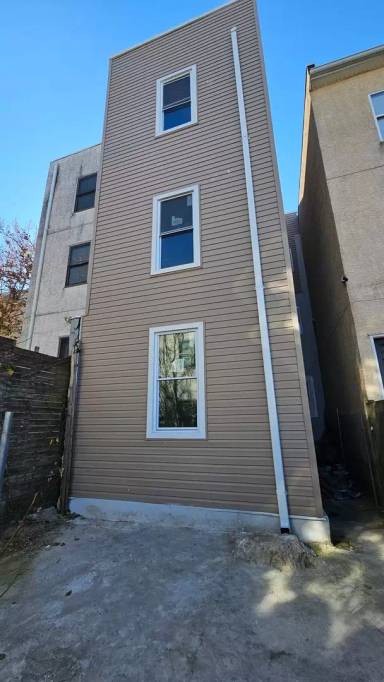 Main picture of 1703 Arlington St