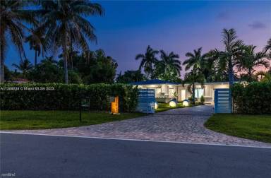 Main picture of 11540 W Biscayne Canal Rd