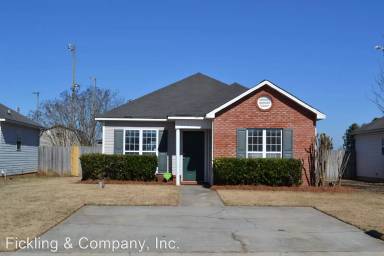 Main picture of 401 Norman Ln