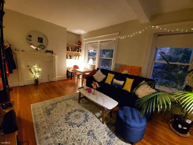 Main picture of 1595 Beacon St