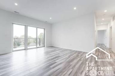 Main picture of 2533 W Fullerton Ave