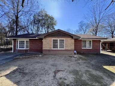 Main picture of 2720 Broadmoor Dr