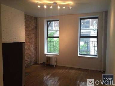 Main picture of 447 W 43rd St