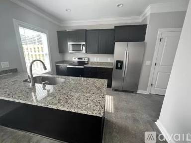 Main picture of 401 Peyton Pl