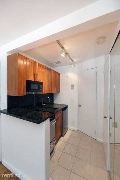 Main picture of 113 Sullivan St
