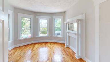 Main picture of 10 Salem St