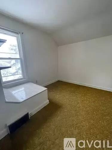 Main picture of 106 6th St NW