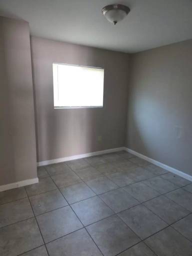 Main picture of 2753 E Hammond Ave