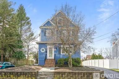 Main picture of 100 Whitman Ave