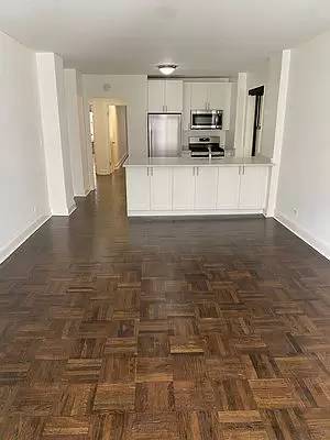 Main picture of 412 E 55th St