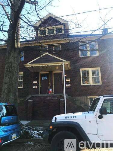 Main picture of 600 Lamar Ave