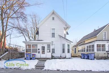 Main picture of 108 Carrier St NE