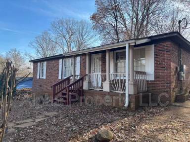 Main picture of 605 Kenmore Dr