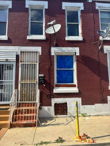 Main picture of 907 W Silver St