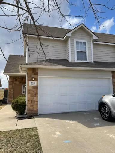 Main picture of 620 N Wrigley Ln