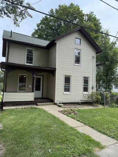 Main picture of 26 10th St SW