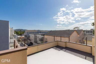 Main picture of 5237 Willowcrest Ave