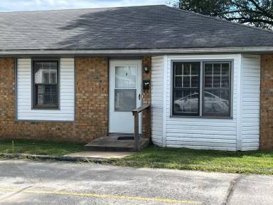 Main picture of 2936 E Stanford St