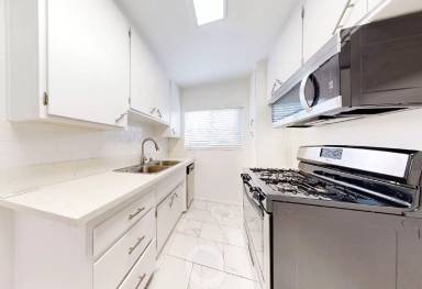 Main picture of 351 S Manhattan