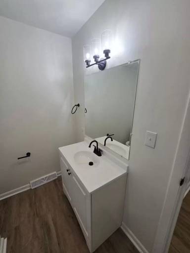 Main picture of 2548 Hiawatha St