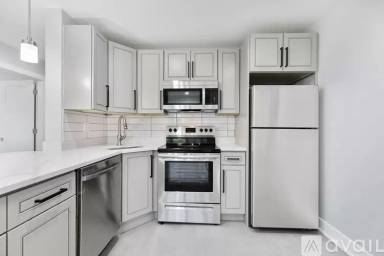 Main picture of 1301 W Estes Ave