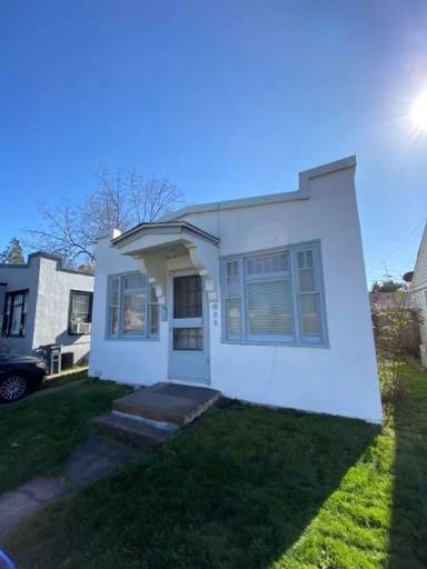 Main picture of 611 W 2nd St