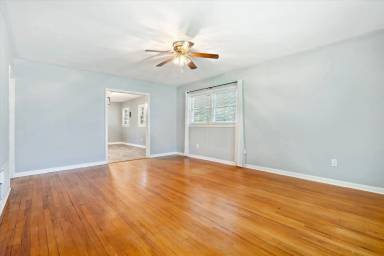 Main picture of 703 Magnolia Rd