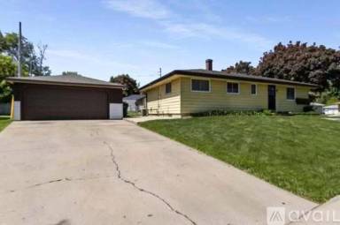 Main picture of 3801 W Vera Ave
