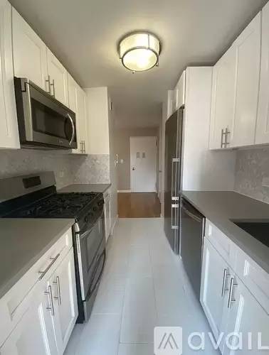 Main picture of 300 E 86th St